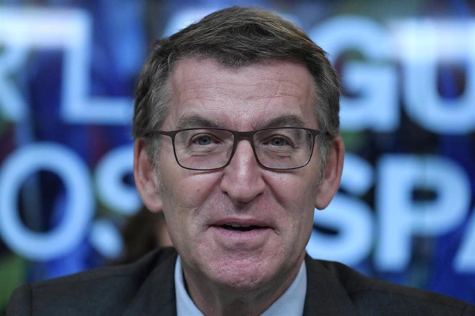 El presidente del Partido Popular, Alberto Núñez Feijóo, durante la reunión de la Junta Directiva Nacional, en la sede de Génova, a 6 de noviembre de 2023, en Madrid (España). El PP ha intentado escenificar hoy un frente común con sus 'barones' territor