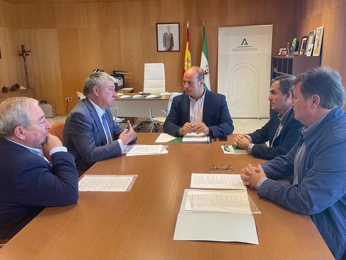 Oscar Curtido reunido con el Colegio de Ingeniería Geomática y Topográfica en Cádiz.