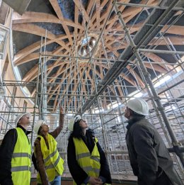 Visita de la viceconsejera de Cultura, Política Llingüística y Deporte del Principado de Asturias, Vanessa Gutiérrez, a las obras de rehabilitación de la iglesia de la antigua Universidad Laboral de Gijón.