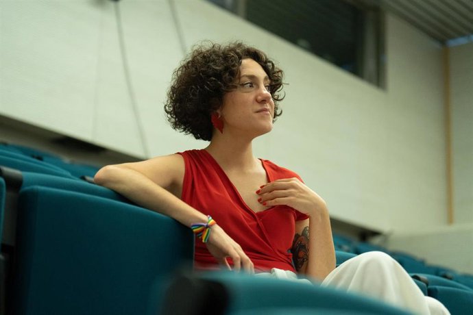 Archivo - La cabeza de lista por Barcelona al Congreso por Sumar-Comuns, Aina Vidal, posa tras una entrevista para Europa Press, en la Federació d'Entitats Calbria 66, a 19 de julio de 2023, en Barcelona, Catalunya (España).