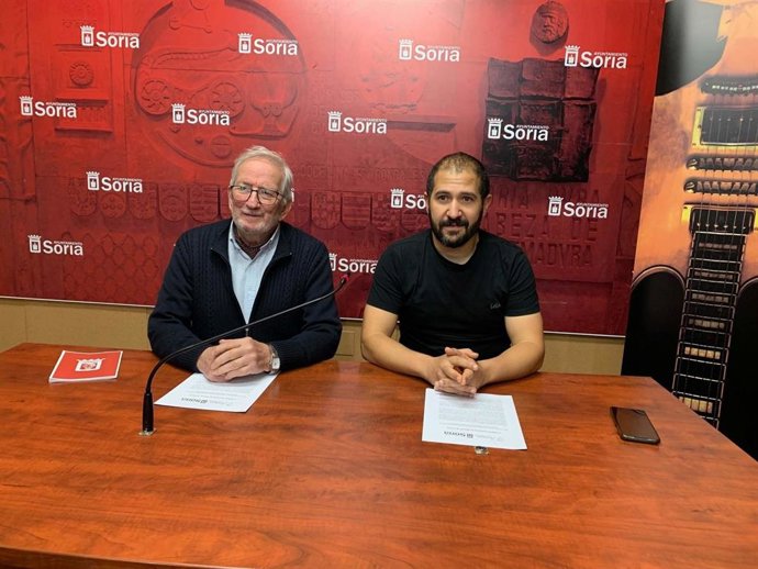 Jesús Bárez (izda) y Ernesto López evalúan el Festival de las Ánimas de Soria.