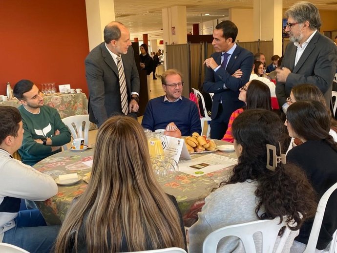 'Café Con Ciencia' En La UJA.