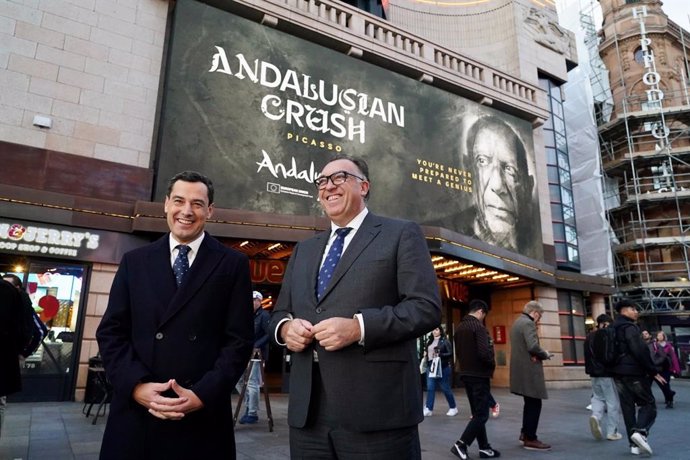 El presidente de la Junta, Juanma Moreno, asiste en Leicester Square, en Londres, a la presentación de la campaña de turismo 'Andalusian crush'