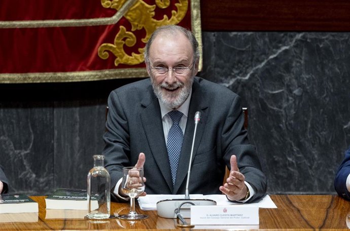 Archivo - El vocal de CGPJ Álvaro Cuesta Martínez, en la presentación del libro El Derecho y la Inteligencia Artificial 