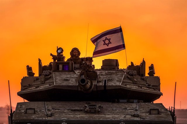 Un tanque israelí en Sederot, en Israel