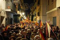 Más de un millar de personas protestan contra la amnistía ante la sede del PSOE-A