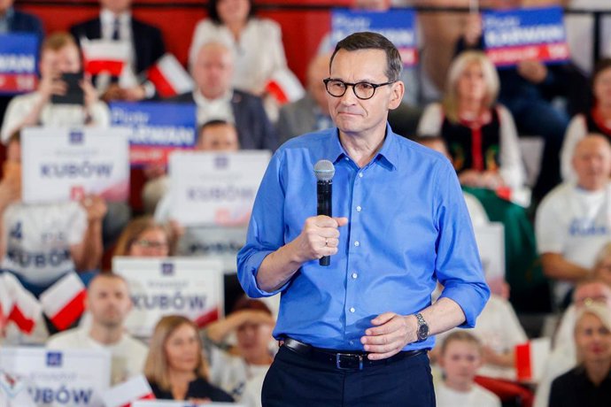 Archivo - 29 September 2023, Poland, Lubin: Polish Prime Minister Mateusz Morawiecki meets with the inhabitants of Lubin as part of the election campaign. Photo: Krzysztof Zatycki/ZUMA Press Wire/dpa