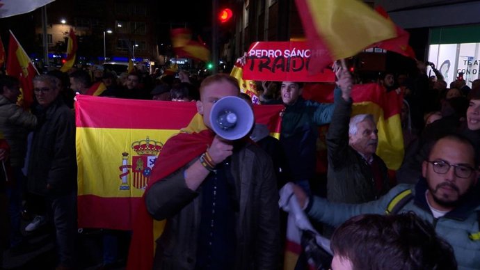 Manifestantes en Valladolid contra la aministía.