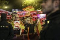 Miles de personas protestan contra la amnistía frente a las sedes del PSOE de toda España