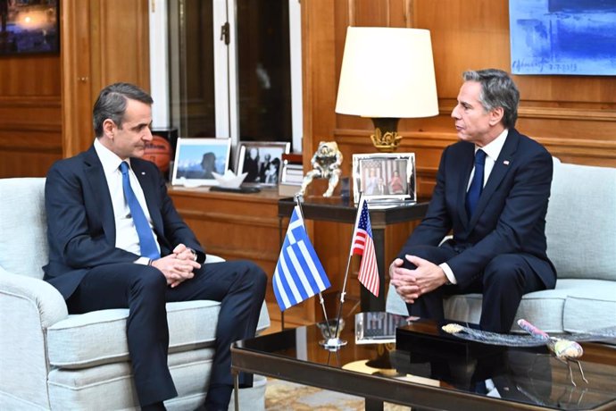 Archivo - Imagen de archivo del primer ministro de Grecia, Kyriakos Mitsotakis (izquierda), y el secretario de Estado de EEUU, Antony Blinken (derecha)