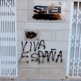 Pintadas en la sede de STEI Intersindical.