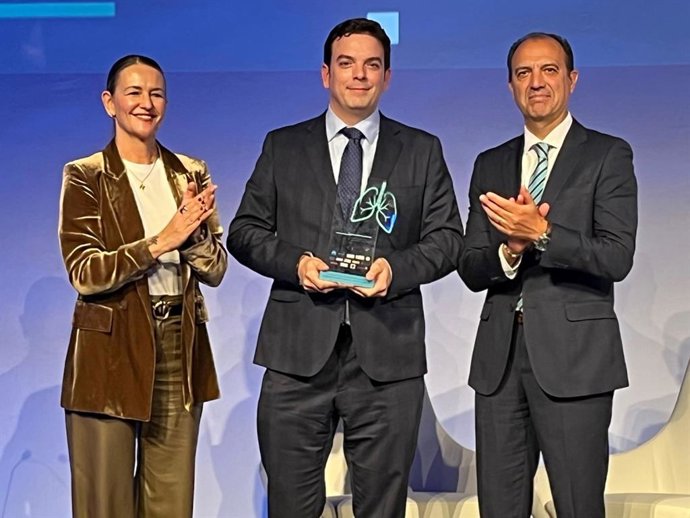 El investigador aragonés Alberto J. Schumacher ha recibido el premio en Madrid.