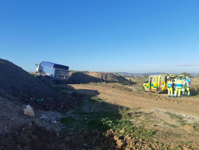 Muere un trabajador de 63 años aplastado por una pala excavadora en Velilla de San Antonio