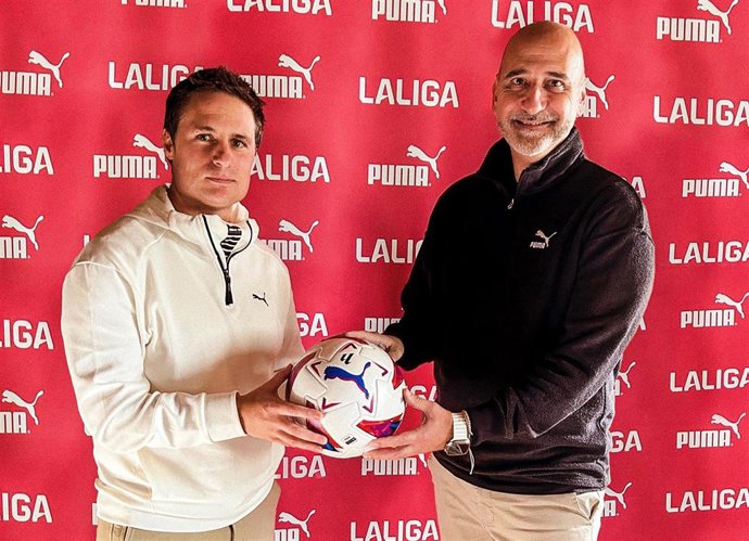 Óscar Mayo y Javier Ortega firman la renovación del acuerdo entre LaLiga y Puma