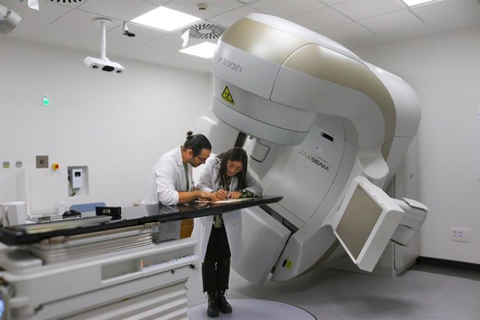 El Hospital Regional de Málaga incorporará un nuevo acelerador lineal para tratar a pacientes con cáncer
