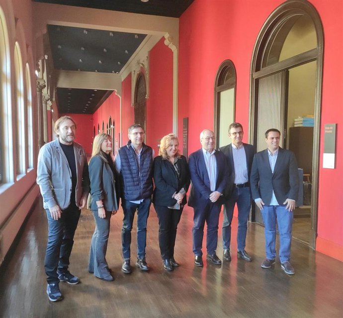 De izquierda a derecha: Julián Pardo, Raquel Ortega, José Manuel García Aznar, Rosa Bolea, Jesús Arauzo, Pedro Baptista y Diego Sánchez.