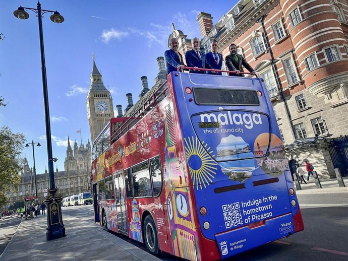 Los autobuses turísticos de Londres muestran al Picasso "más malagueño"