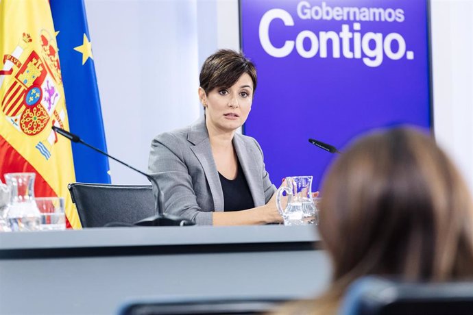 La ministra de Política Territorial y portavoz del Gobierno en funciones, Isabel Rodríguez, durante una rueda de prensa posterior a la reunión del Consejo de Ministros, en el Palacio de la Moncloa, a 7 de noviembre de 2023, en Madrid (España). El Consej