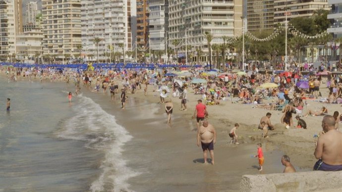 Archivo - Playa de Benidorm (Alicante) en imagen de archivo