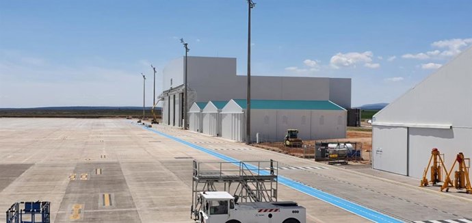 Archivo - Naves logísticas del Aeropuerto de Teruel, una de las infraestructuras financiadas por el FITE.