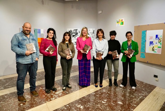 Las Juntas de Bizkaia inauguran la exposición 'Perla, azala, katea'