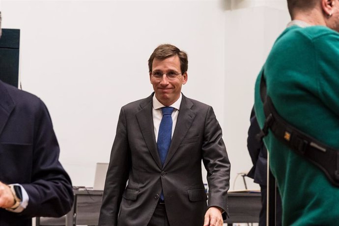 El alcalde de Madrid, José Luis Martínez-Almeida, durante el Pleno del Ayuntamiento de Madrid, en el Palacio de Cibeles