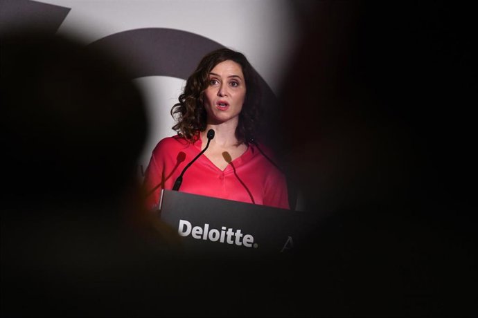 La presidenta de la Comunidad de Madrid, Isabel Díaz Ayuso, interviene en el XXX Encuentro del Sector Financiero, en el Hotel Meliá Castilla, a 7 de noviembre de 2023, en Madrid (España). Este encuentro ha sido organizado por Deloitte y ABC.
