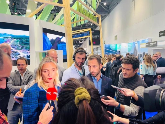 La presidenta de la FEHM, Maria Frontera, atiende a los medios de comunicación, en la feria World Travel Market de Londres