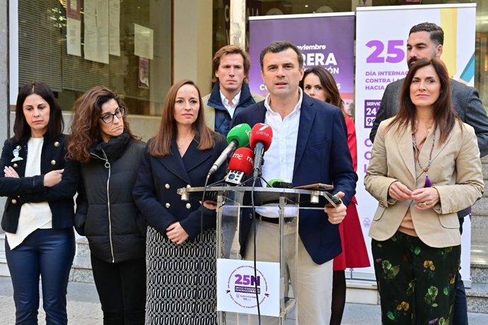 Una carrera popular y talleres feministas y de defensa personal completan la campaña del 25-N en Cádiz capital