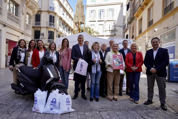 La campaña de Navidad cuenta con la colaboración del Ayuntamiento de Málaga, a través de las Áreas de Comercio y de Movilidad (EMT) y del distrito Centro, así como con la Junta de Andalucía y Cámara de Comercio.