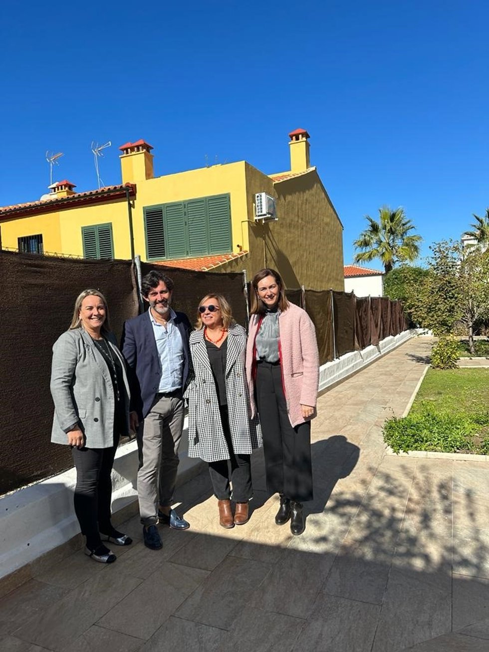 La Diputación de Málaga, a través de sus convocatorias de ayudas a entidades del Tercer Sector, ha destinado más de 84.000 euros a la Asociación Rondeña de Alzheimer, Aroal, cuya sede ha visitado el diputado Francisco José Martín.