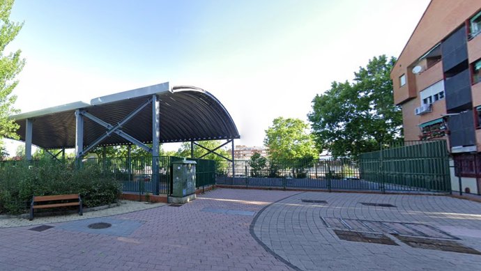 Un grupo apuñala a un joven y le roba las zapatillas en una canchas deportivas de Santa Eugenia