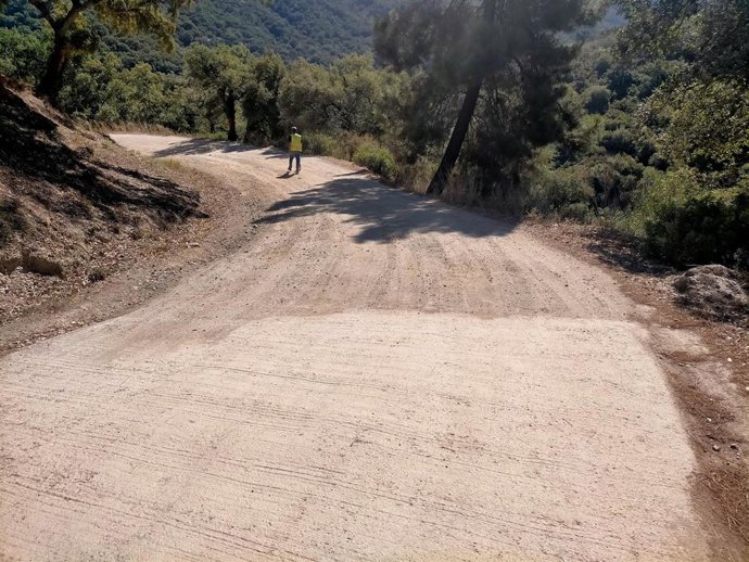 La Diputación invertirá 300.000 euros en el arreglo de un camino que reducirá a la mitad el trayecto entre Benarrabá y Genalguacil
