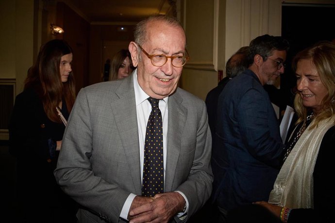 Archivo - El exdirigente del PSOE, Nicolás Redondo Terreros, a su llegada a la presentación de la nueva obra 'La rosa y las espinas', en el Ateneo de Madrid, a 20 de septiembre de 20213, en Madrid (España). Este libro recoge la trayectoria personal y po