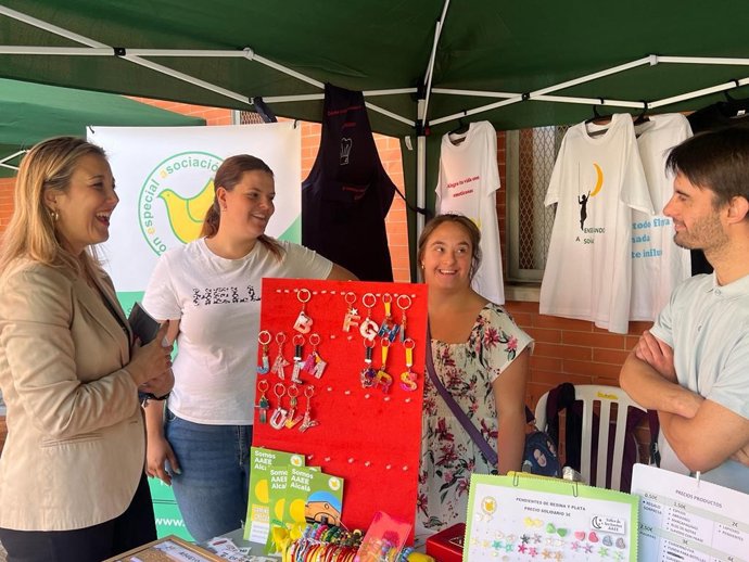 La alcaldesa de Alcalá de Guadaíra, Ana Isabel Jiménez, Ana Isabel Jiménez, ha reiterado el compromiso de solidaridad codo a codo con las entidades sociales para la mejora de la calidad de vida.