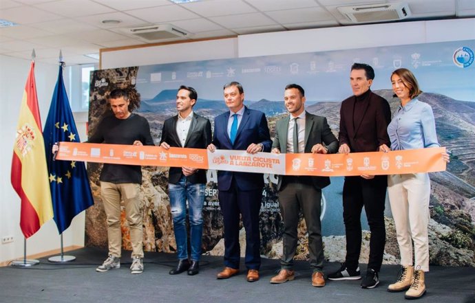 El presidente del CSD, Víctor Francos, y los exciclistas Alberto Contador, Fran Ventoso y Luis Pasamontes y la corredora Sandra Alonso apadrinaron la presentación de la I Vuelta ciclista a Lanzarote.