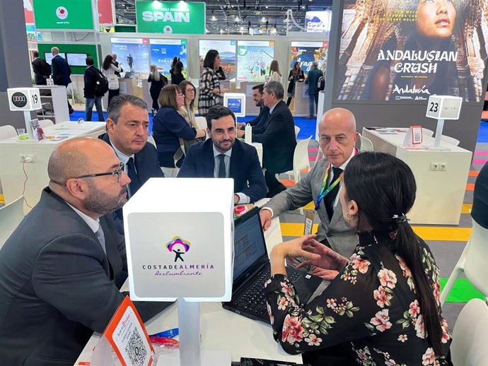 Reunión del destino 'Costa de Almería' en la WTM.