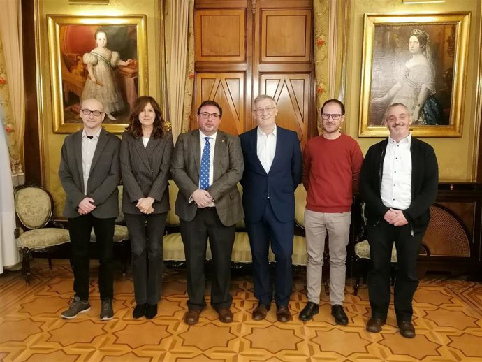 De izquierda a derecha, Txerra García de Eulate, Begoña Pérez, Unai Hualde, Félix Taberna, Javier López Arceiz e Inazio Irigoien, en su encuentro.