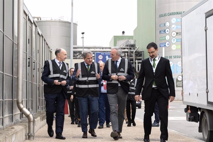 El presidente del Gobierno de Aragón, Jorge Azcón, ha visitado las instalaciones de Saica.