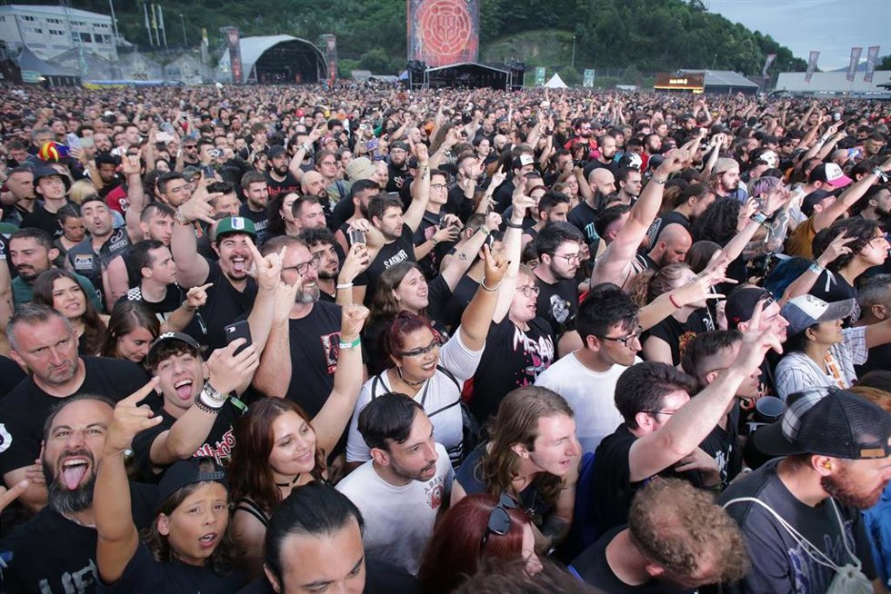 Archivo - Público durante la actuación de Papa Roach en el Resurrection Fest, a 30 de junio de 2023, en Viveiro, Lugo, Galicia (España). Papa Roach es una banda estadounidense de rock y nu metal fundada en 1993 en Vacaville, California. Se dio a conocer
