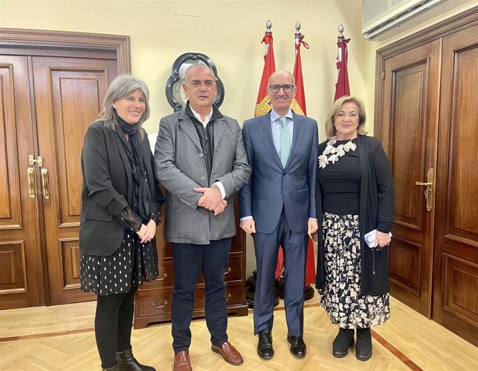 Eva Picado, Luciano Poyato, Javier Iglesias y Felisa Pérez, de izquierda a derecha, en la reunión en Salamanca