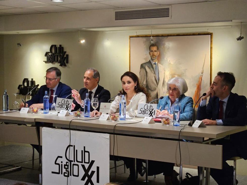 Eugenio Ribón en una conferencia pronunciada anoche en el Club Siglo XXI.