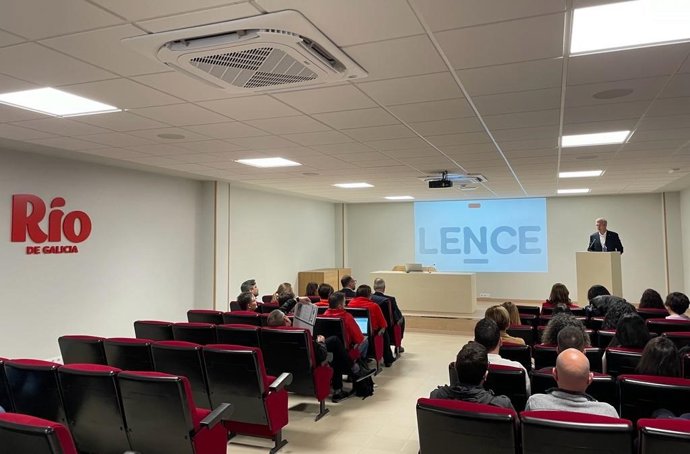 El presidente de la Xunta de Galicia, Alfonso Rueda, durante su intervención en la visita a las instalaciones del Grupo Lence, en Lugo, a 7 de noviembre de 2023.