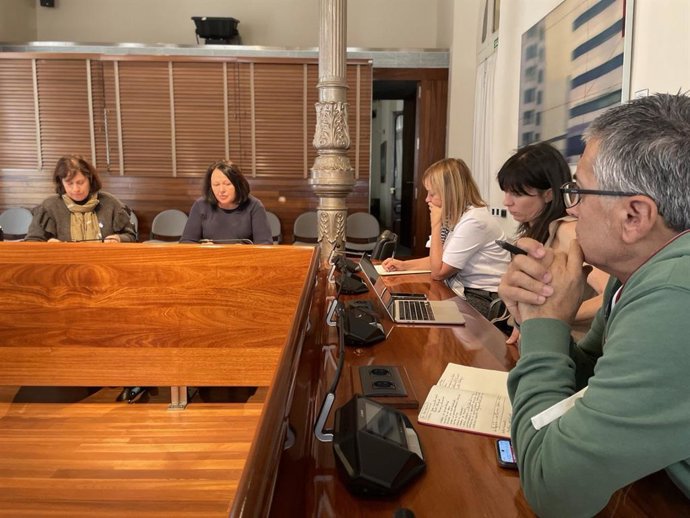 Reunión mantenida entre Covadonga Tomé y representantes de COAG y ASAJA. También han asistido Laura Tuero y Xune Elipe.