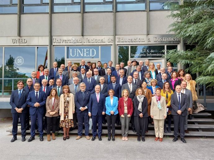 El pleno de la Asamblea General de Crue Universidades Españolas se ha reunido en la Facultad de Educación de la UNED