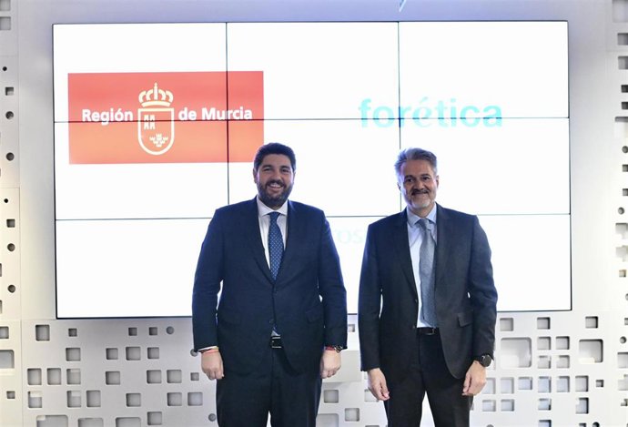 El presidente del Gobierno regional, Fernando López Miras, se ha reunido este martes con el presidente de Forética y del Consejo Empresarial Español para el Desarrollo Sostenible, así como de Microsoft España, Alberto Granados