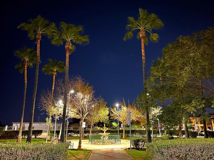 Nuevos dispositivos de alumbrado público con tecnología LED en el barrio de Fuente del Rey.