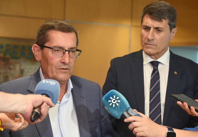 Archivo - José Entrena, en imagen de archivo, en presencia del delegado del Gobierno en Andalucía, Pedro Fernández