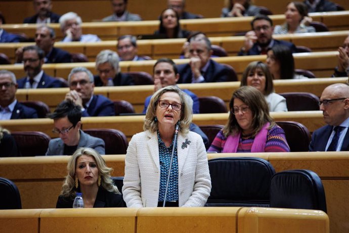 La vicepresidenta primera y ministra de Asuntos Económicos y Transformación Digital, Nadia Calviño, interviene durante una sesión de control al Gobierno, en el Senado, a 7 de noviembre de 2023, en Madrid (España).