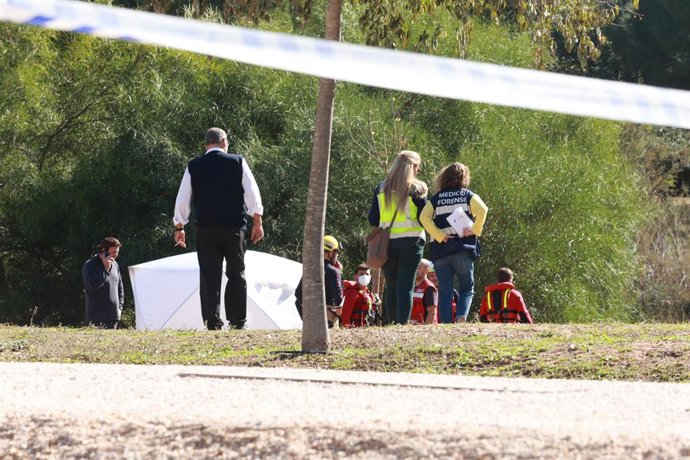 Dispositivo en la laguna del Tamarguillo para rescatar el cadáver del joven
